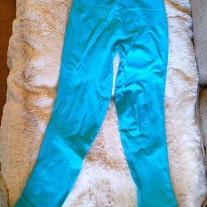 Lululemon teal-colored leggings